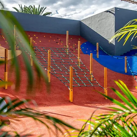 Adrian Roca Nivaria Hotel