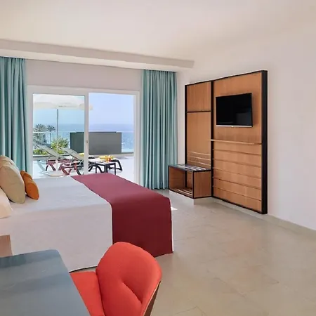 Adrián Roca Nivaria Hotel 5*
