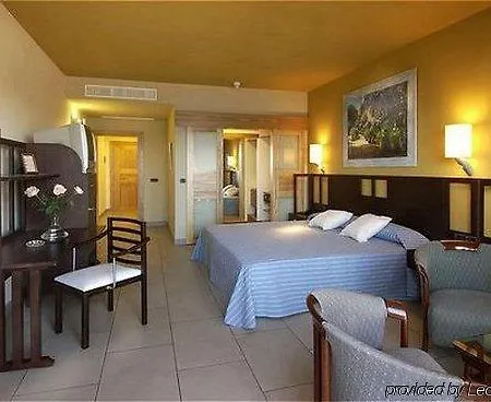 Adrian Roca Nivaria Отель