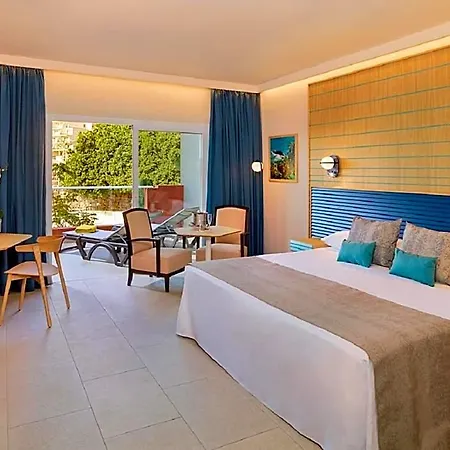 Adrian Roca Nivaria Hotel
