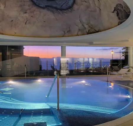 Adrian Roca Nivaria Hotel