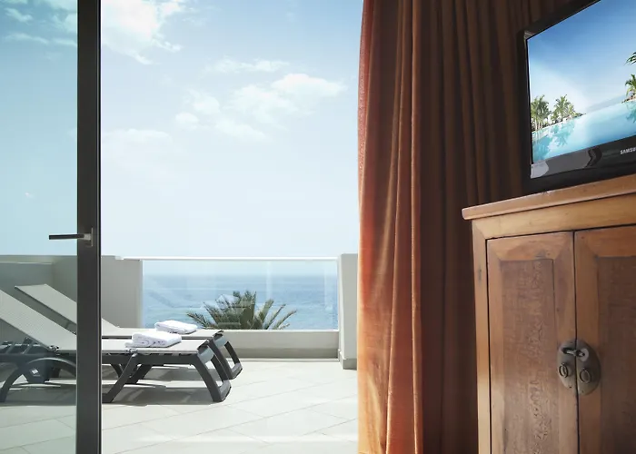 Adrian Roca Nivaria 5*