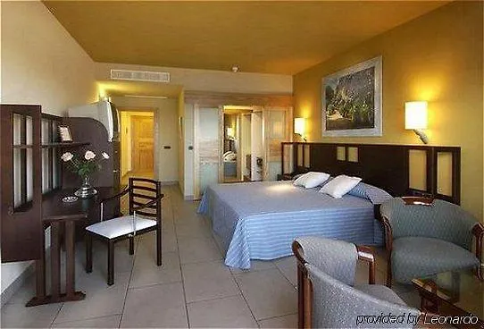 Adrian Roca Nivaria Hotel